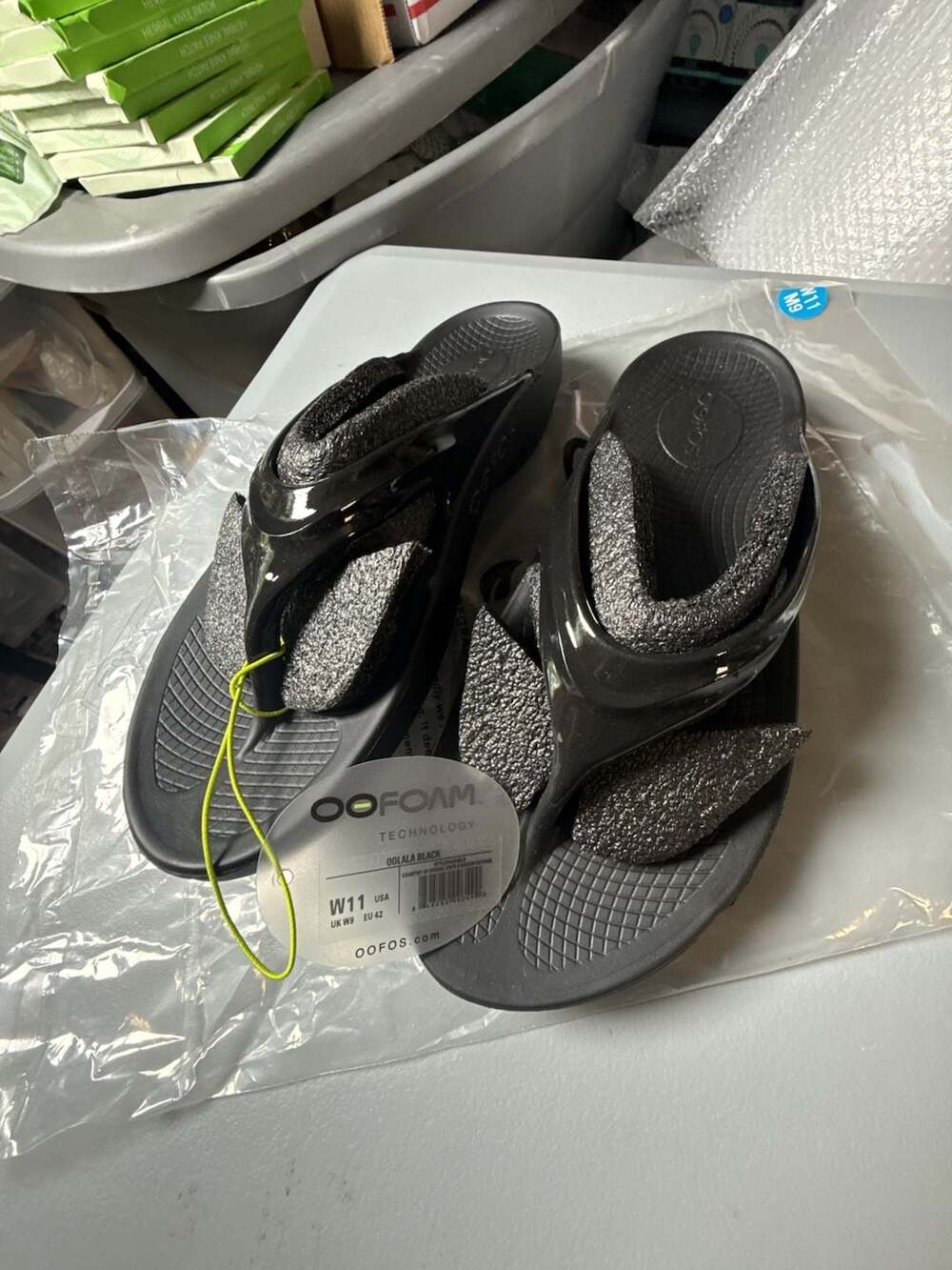 OOFOS OOlala Black Recovery Sandals Women's Size 11